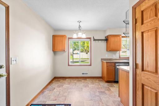 1086 Lowell Drive, Apple Valley, MN 55124