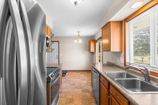 1086 Lowell Drive, Apple Valley, MN 55124