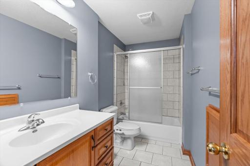 1086 Lowell Drive, Apple Valley, MN 55124