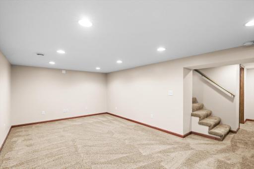 1086 Lowell Drive, Apple Valley, MN 55124