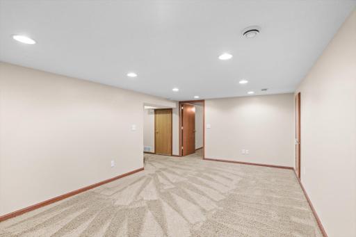 1086 Lowell Drive, Apple Valley, MN 55124