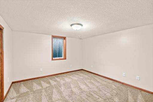 1086 Lowell Drive, Apple Valley, MN 55124