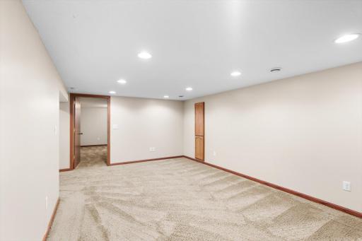 1086 Lowell Drive, Apple Valley, MN 55124