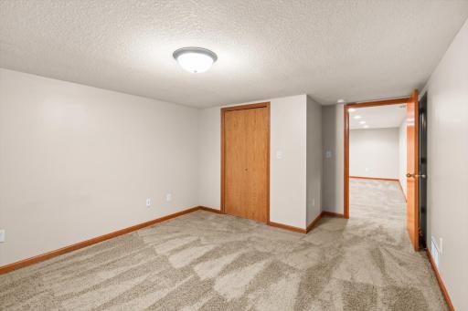 1086 Lowell Drive, Apple Valley, MN 55124
