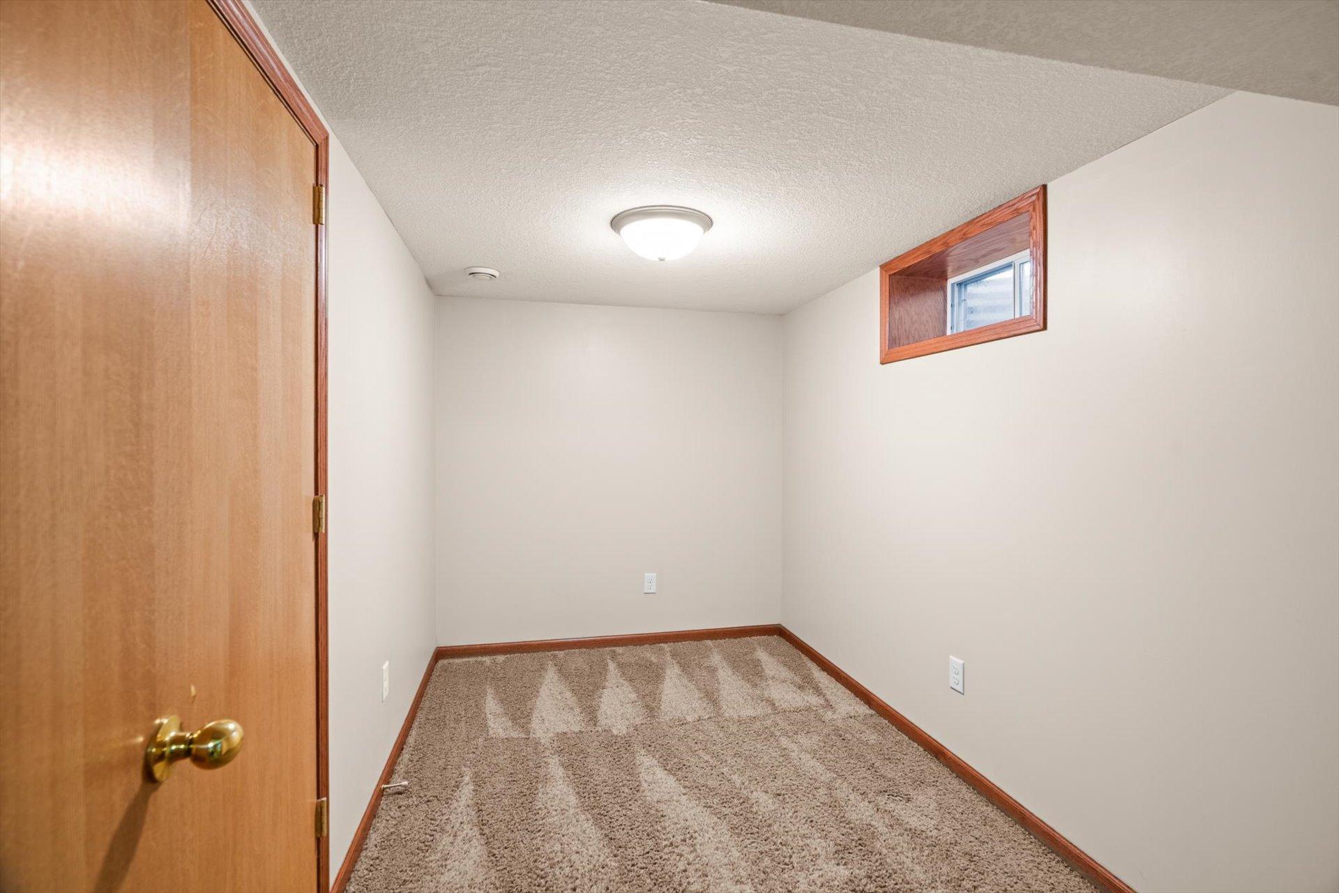 Walk-in Closet / Flex space