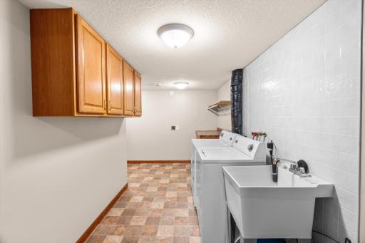 1086 Lowell Drive, Apple Valley, MN 55124