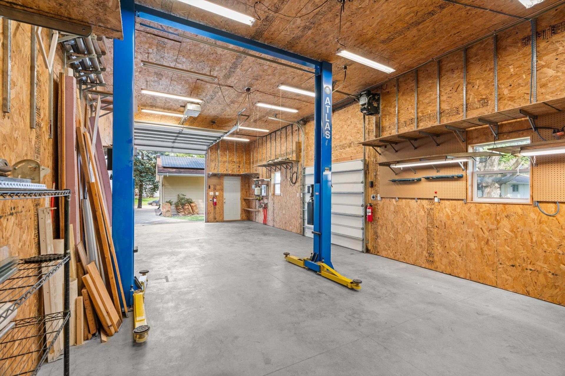 Detached Garage