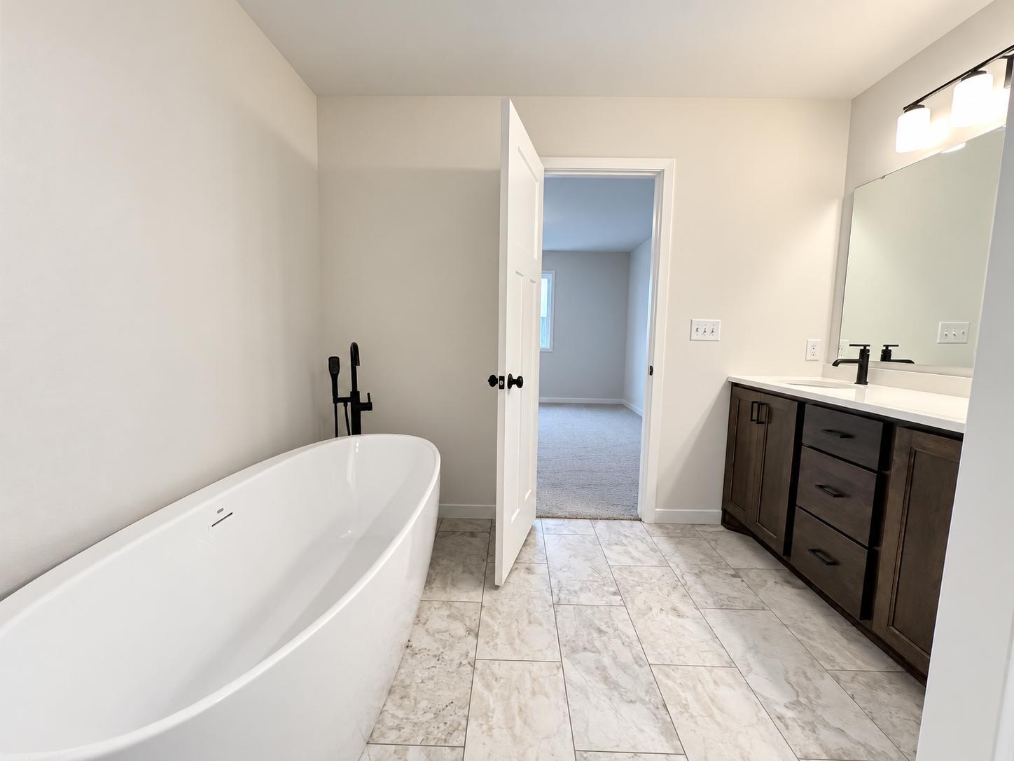 Master Bath_4 -.jpg