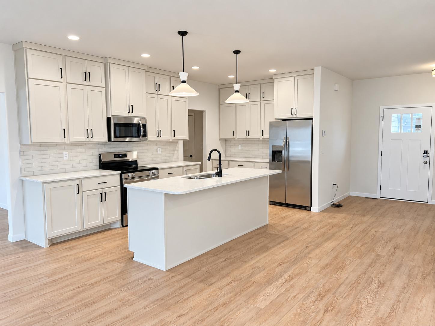 Kitchen_2.jpg