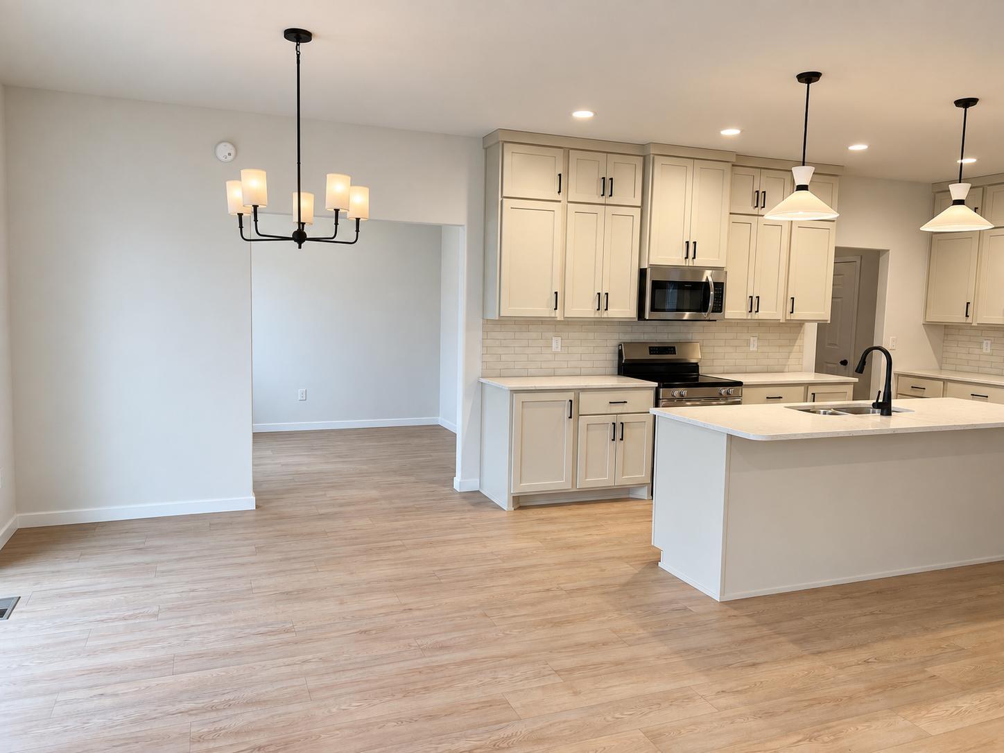 Dining_Kitchen.jpg