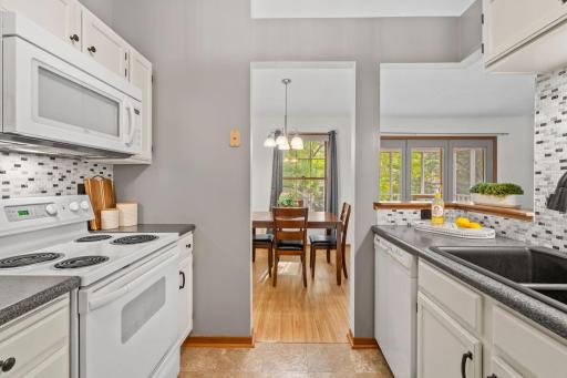 10932 Quebec Avenue S, Bloomington, MN 55438