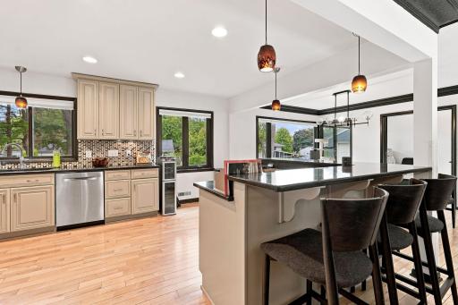 4424 W 70th St, Edina, MN 55435