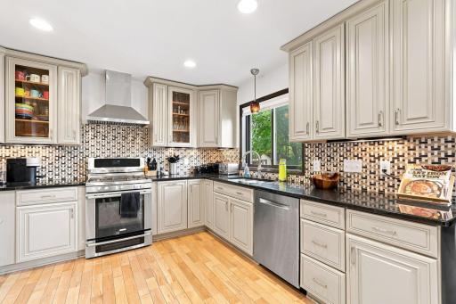 4424 W 70th St, Edina, MN 55435