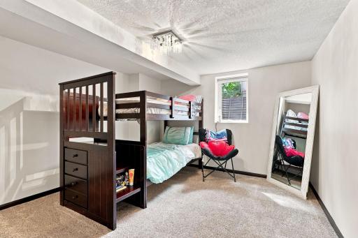4424 W 70th St, Edina, MN 55435