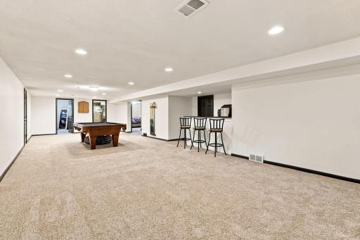 4424 W 70th St, Edina, MN 55435