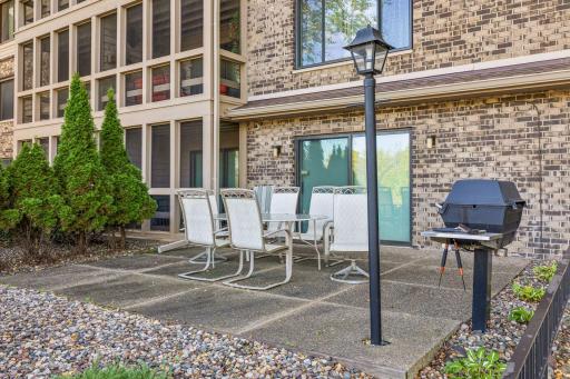 Nice patio area with grill for residents.