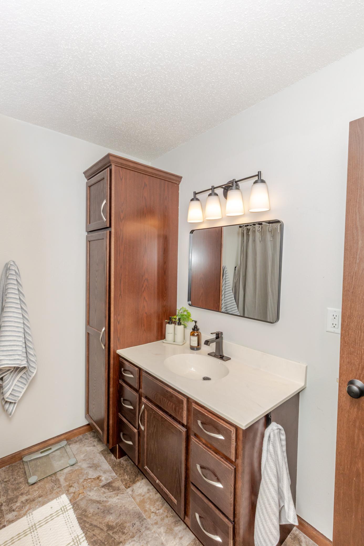 Primary Bath - Full - Hollywood