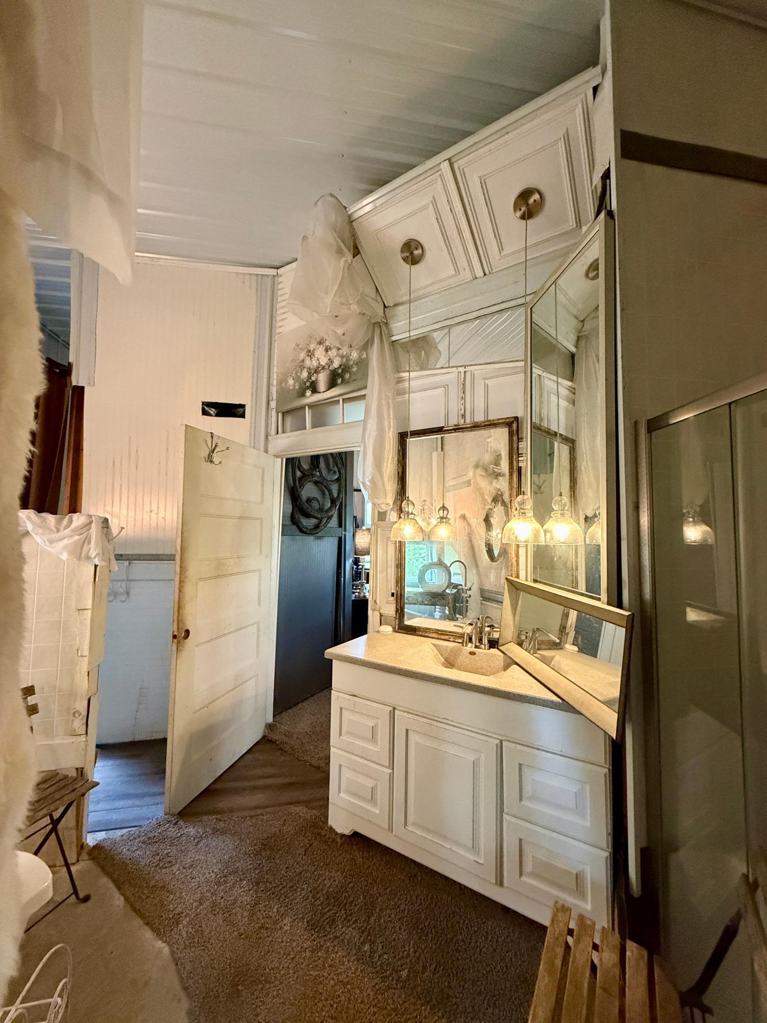 Lav vanity view