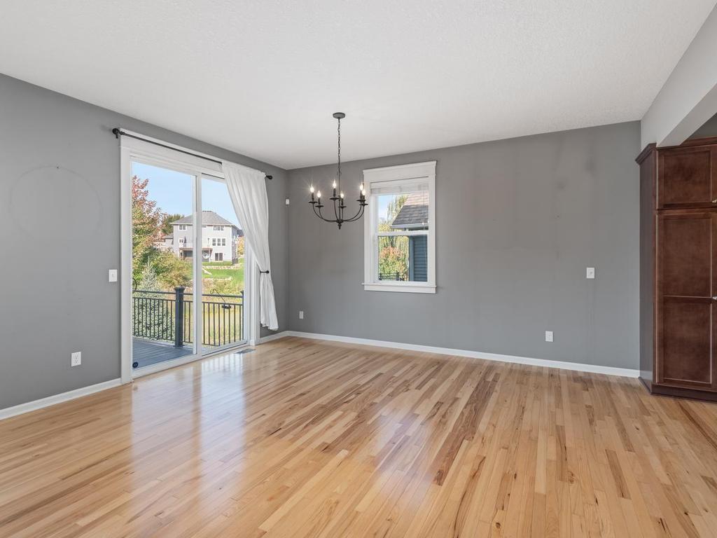 Huge patio door access to large MF deck!