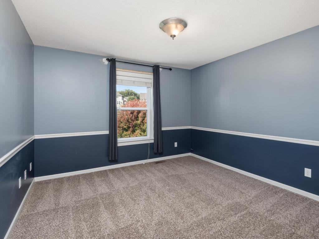 Additional upper level bedroom!