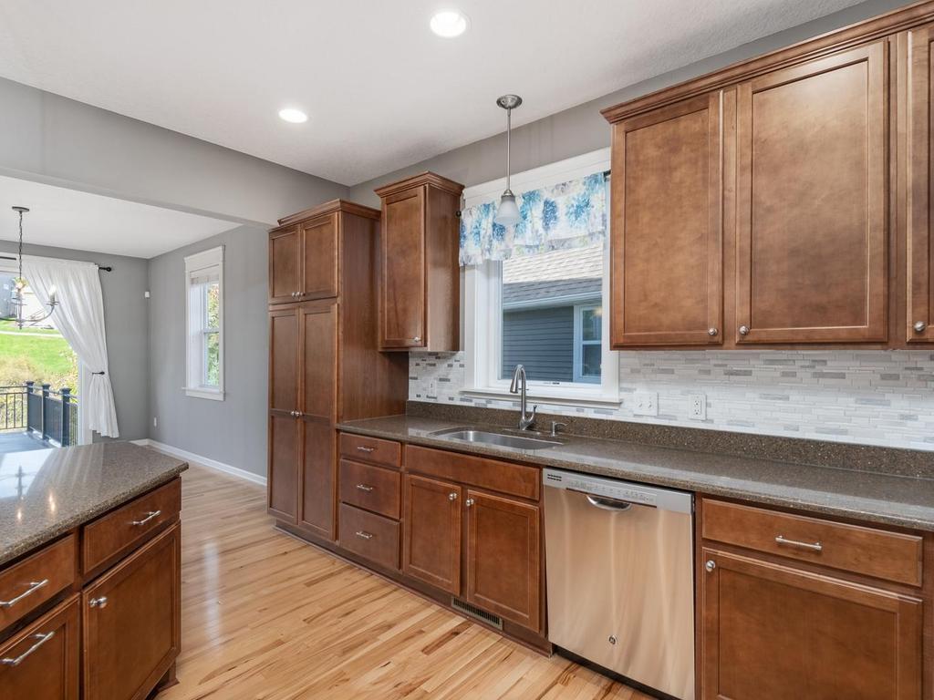 Kitchen sink with window!