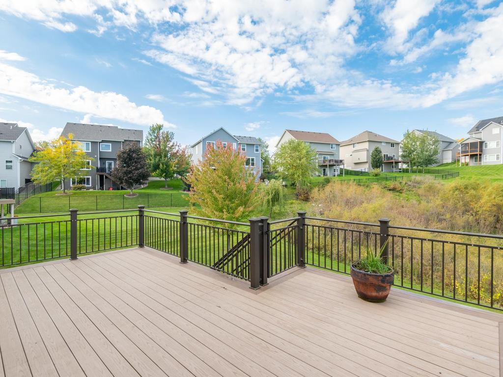 Large MF deck overlooking pond!