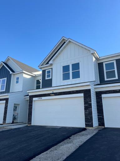 Brand new townhome in Lakeville!