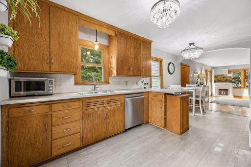 Perfect for testing out new recipes and whipping up tasty meals, this kitchen will help keep you organized.