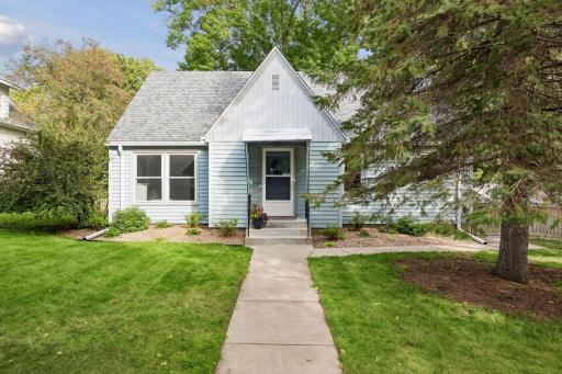 Cute as a cupcake! Welcome to 3221 Ulysses Street NE!