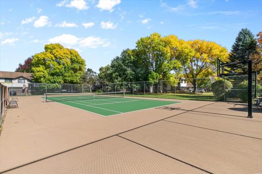 576 Donegal Circle, Shoreview, MN 55126