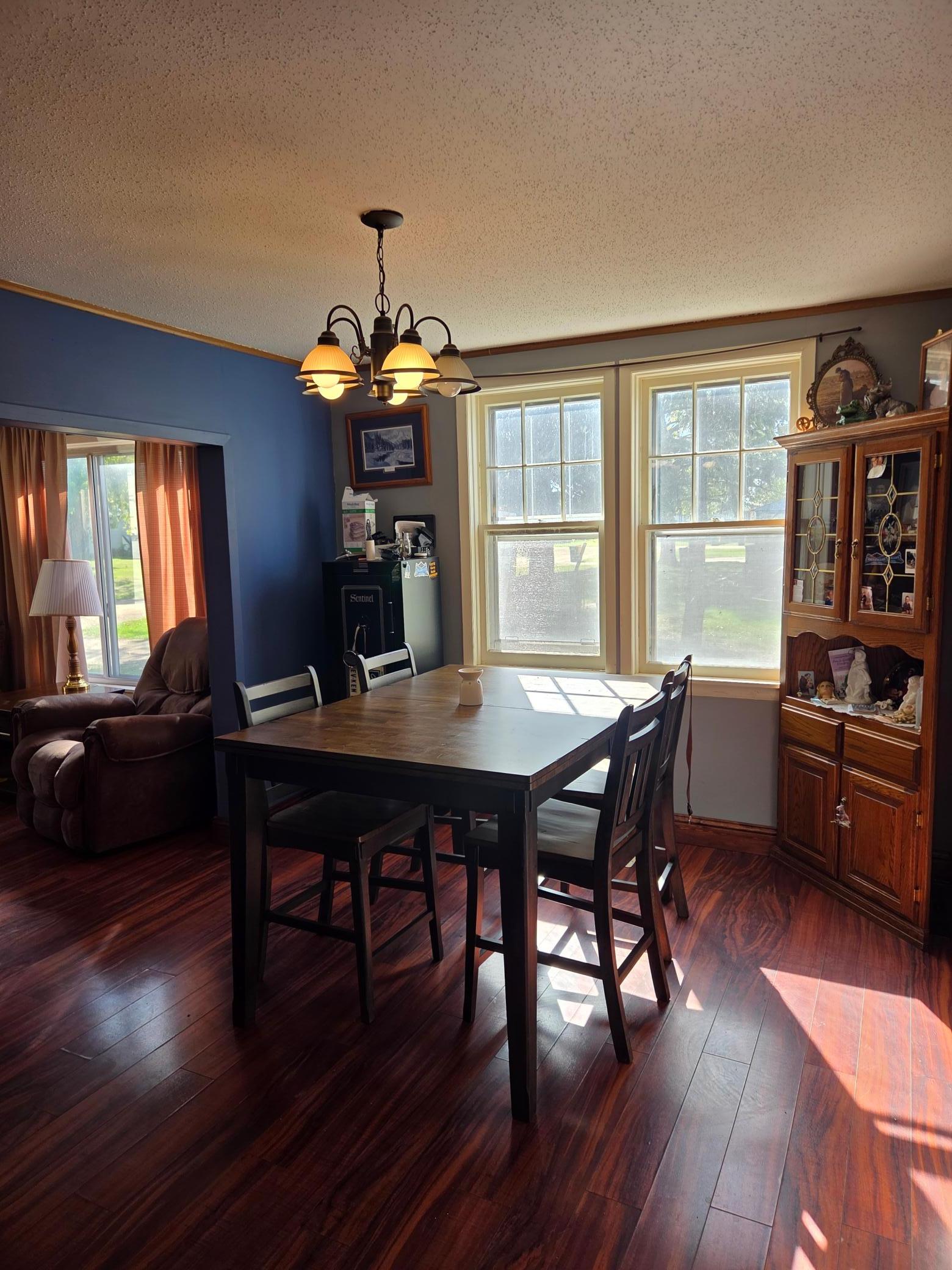dinning room.jpg