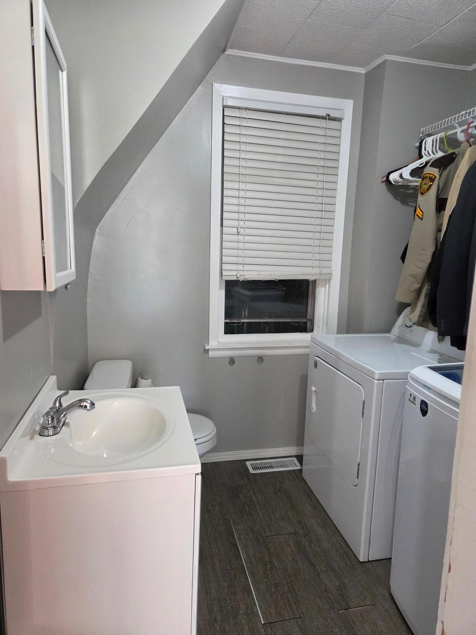 half bath.jpg