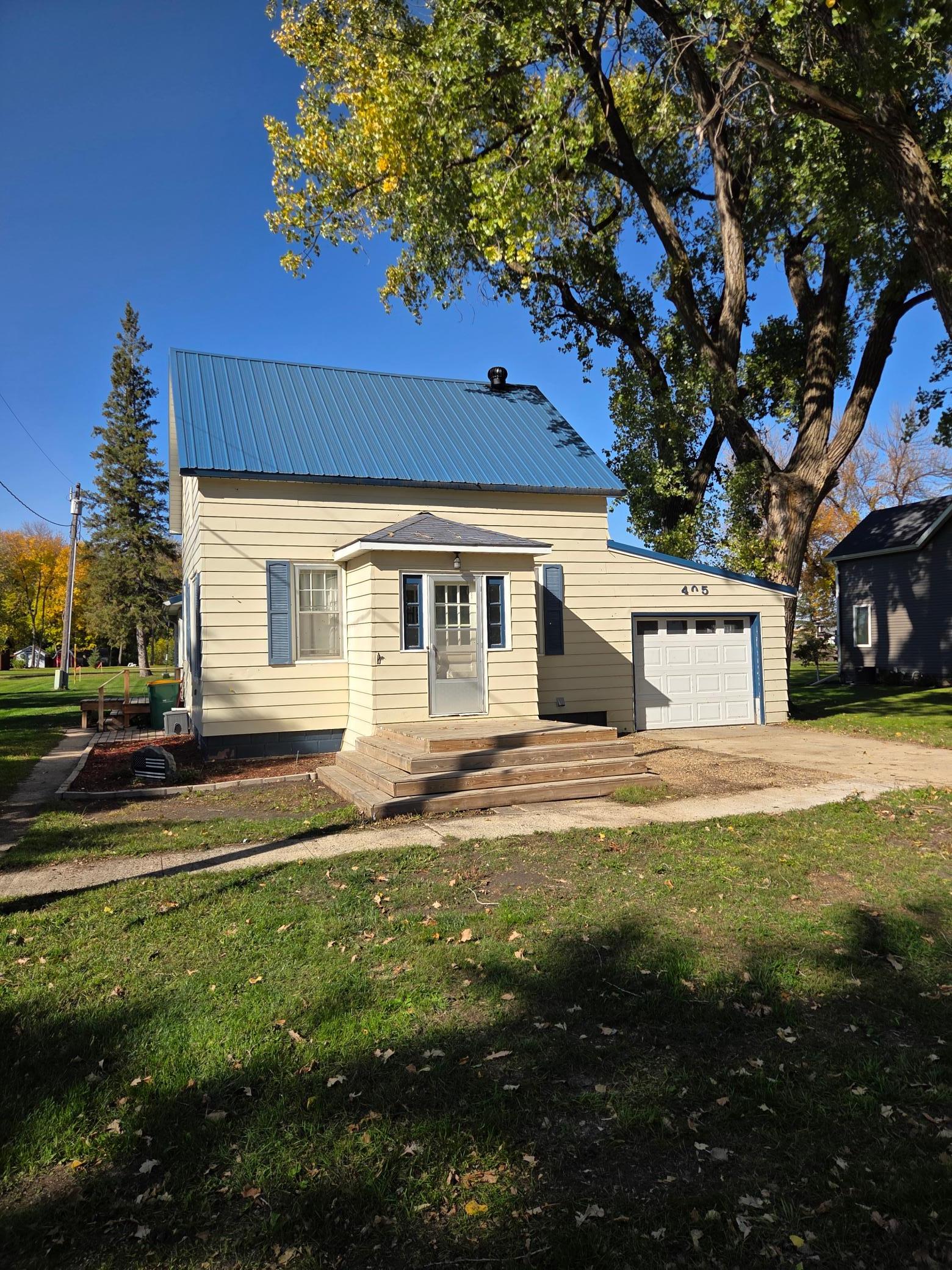 Property photo for 405 1st Avenue E, Abercrombie, ND 58001