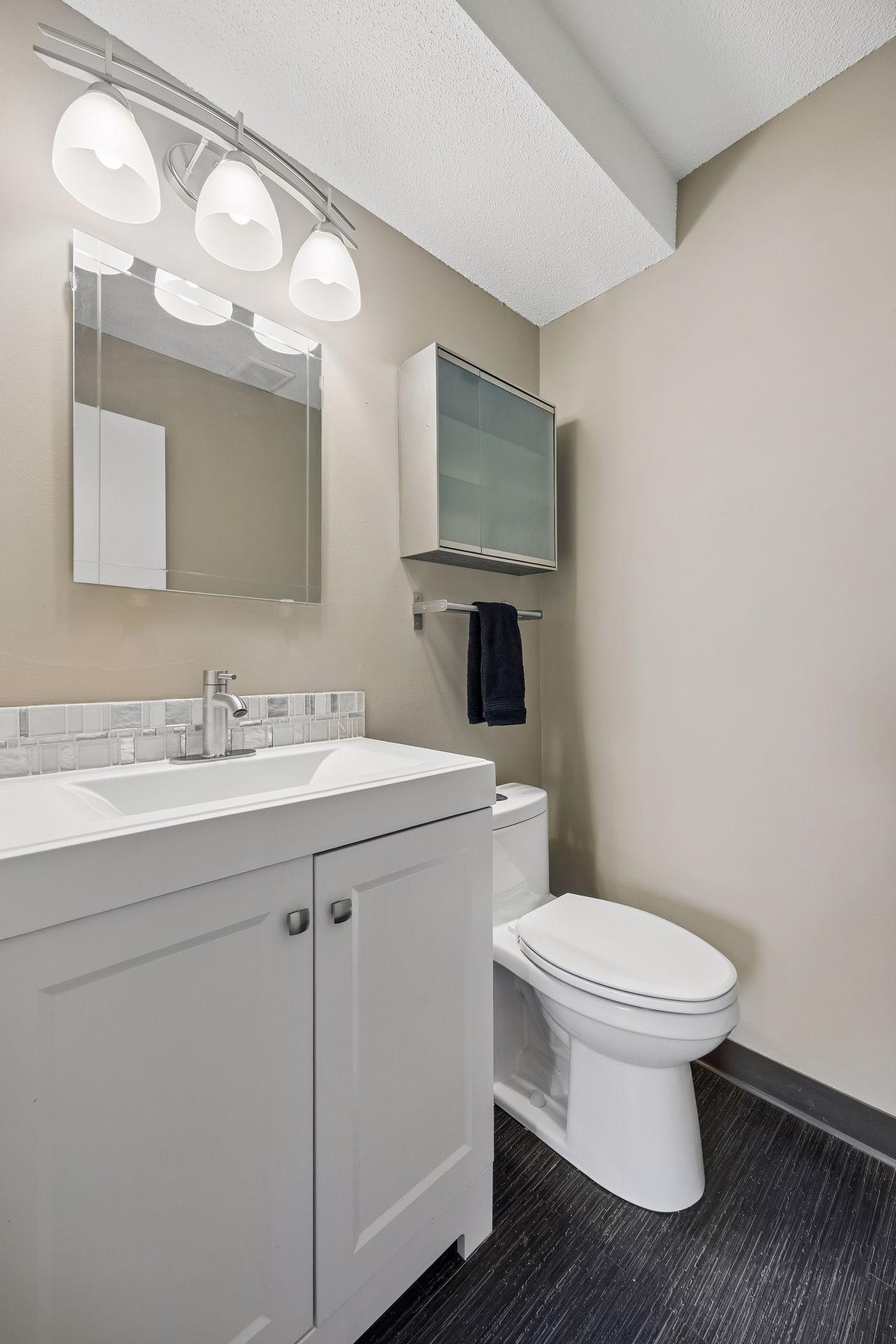 1/2 primary bath