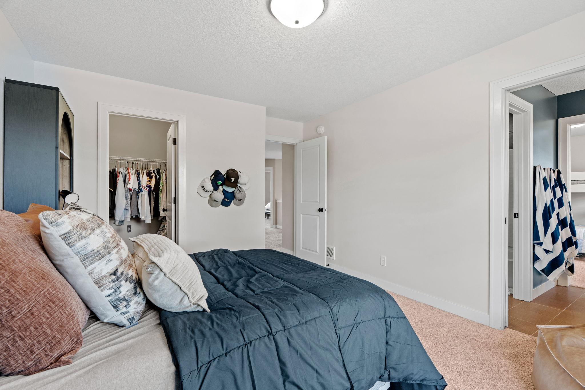 77-web-or-mls-16513 Duluth Trl-67.jpg