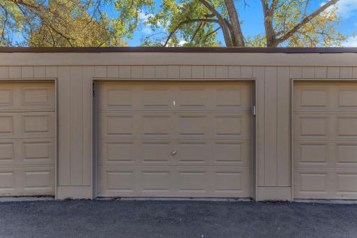 31-web-or-mls-4412-Cedar-Lake-Rd-S-3-31.jpg