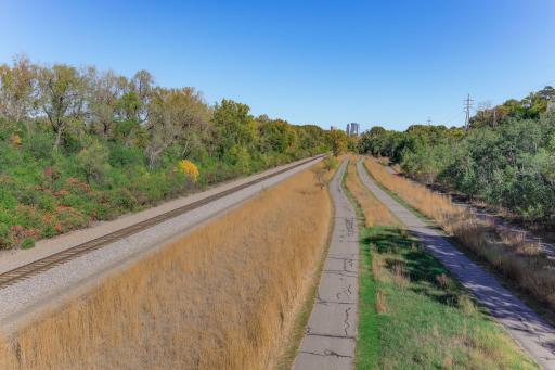 36-web-or-mls-4412-Cedar-Lake-Rd-S-3-36.jpg