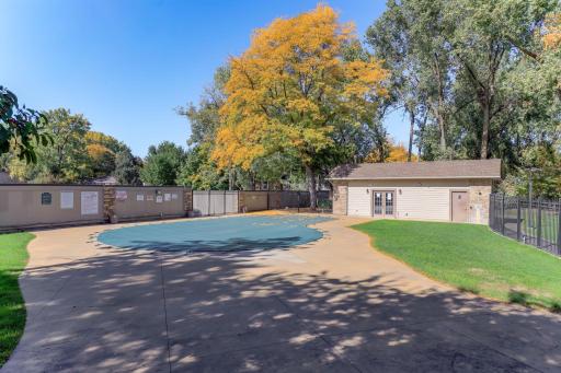 34-web-or-mls-4412-Cedar-Lake-Rd-S-3-34.jpg