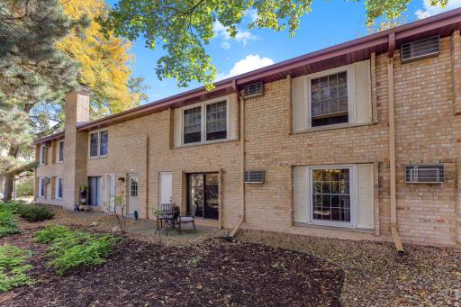28-web-or-mls-4412-Cedar-Lake-Rd-S-3-28.jpg