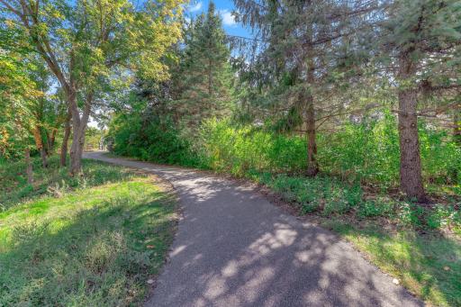 37-web-or-mls-4412-Cedar-Lake-Rd-S-3-37.jpg