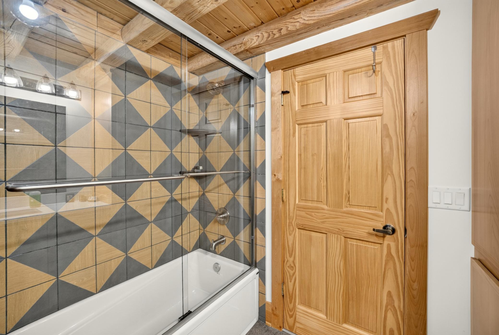 bathroom 2.jpg