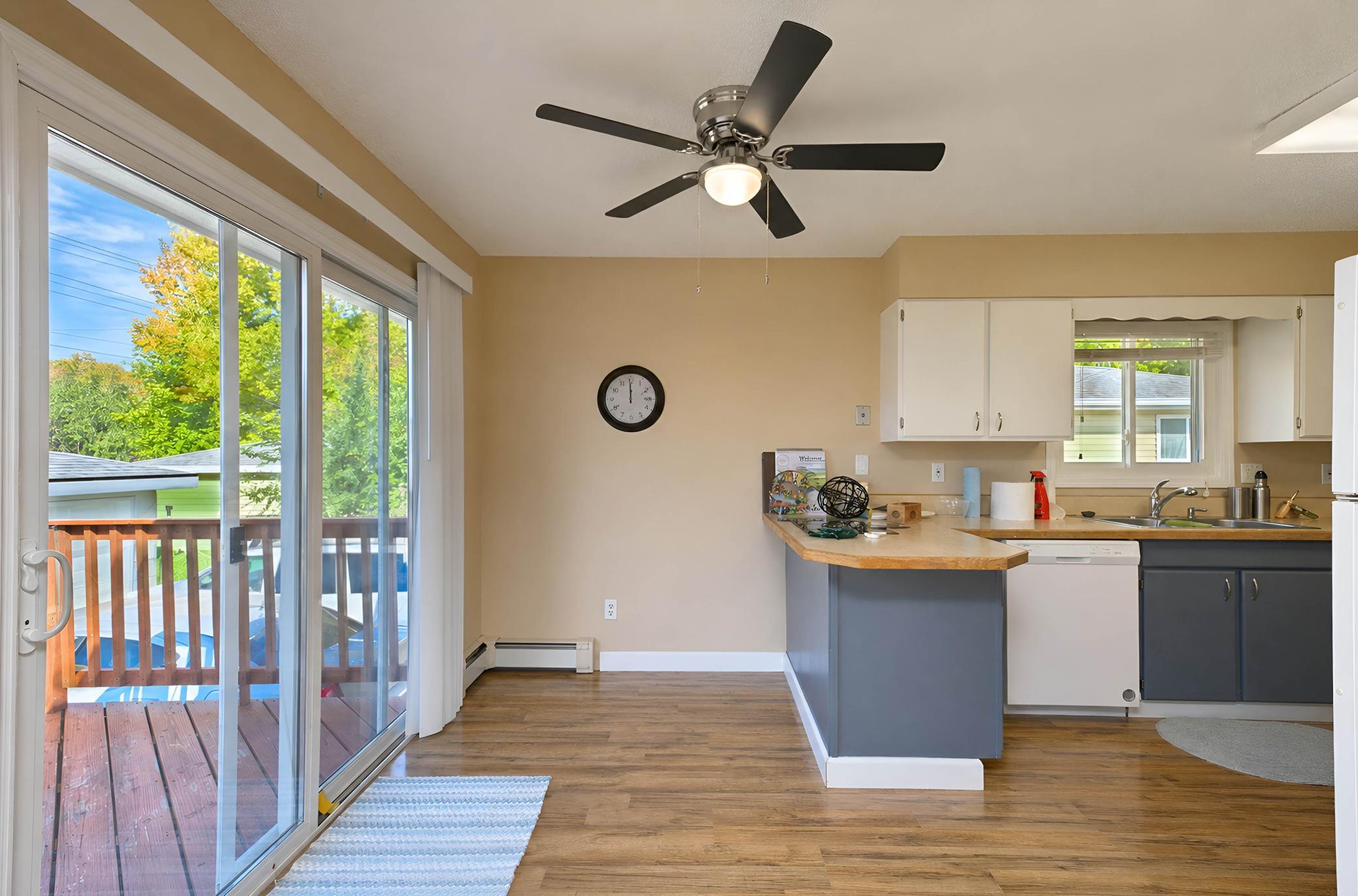Upper Level Dining