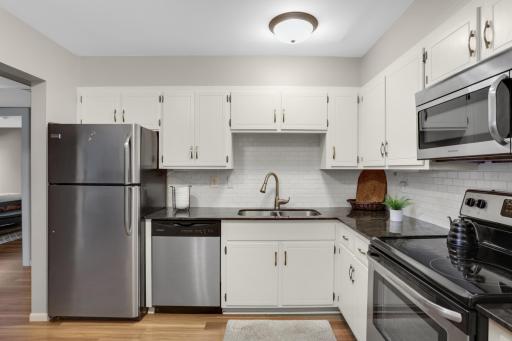705 E Burnsville Parkway, 114, Burnsville, MN 55337