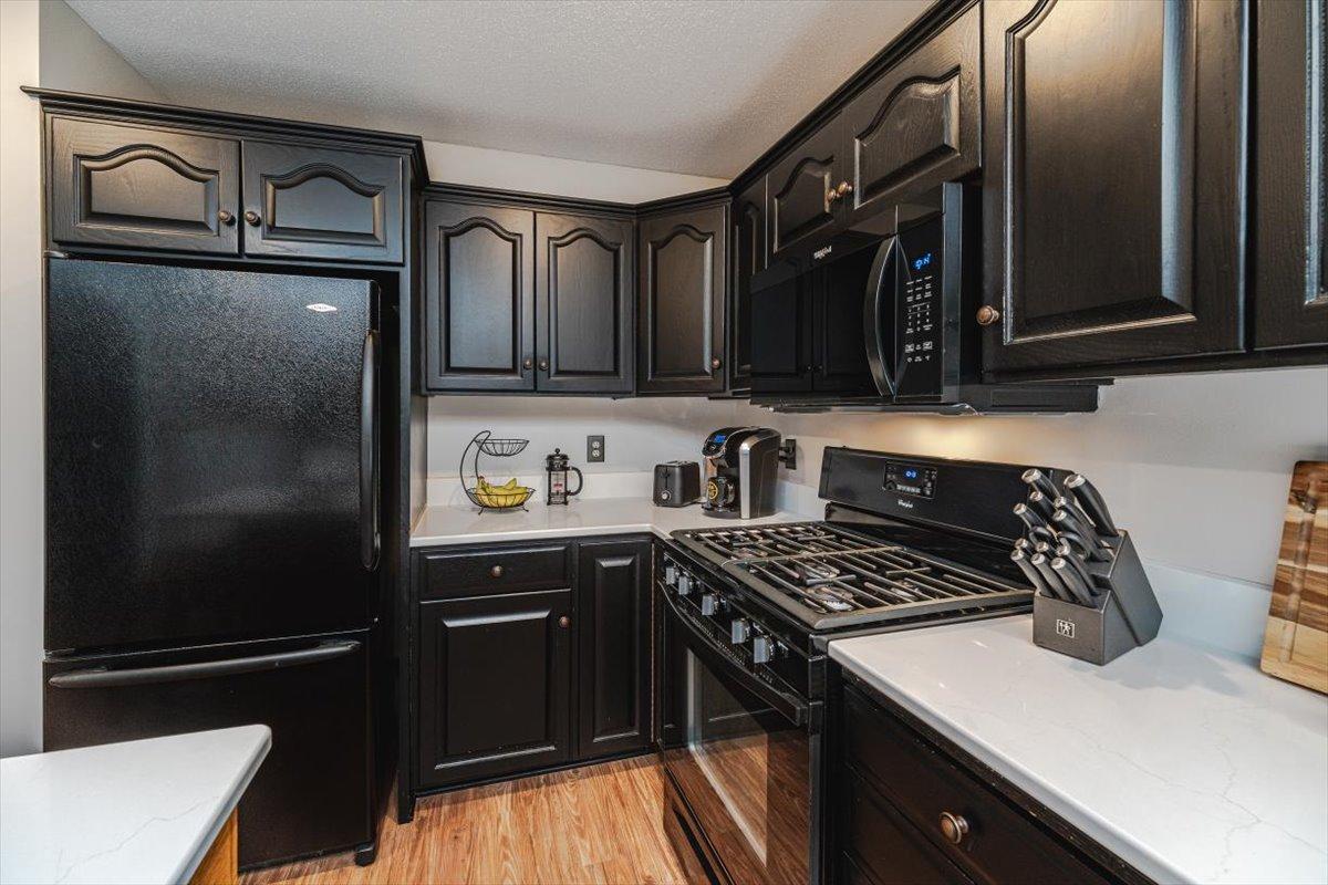 21-Kitchen.jpg