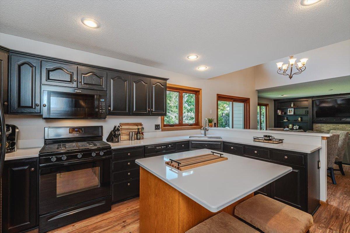 19-Kitchen.jpg