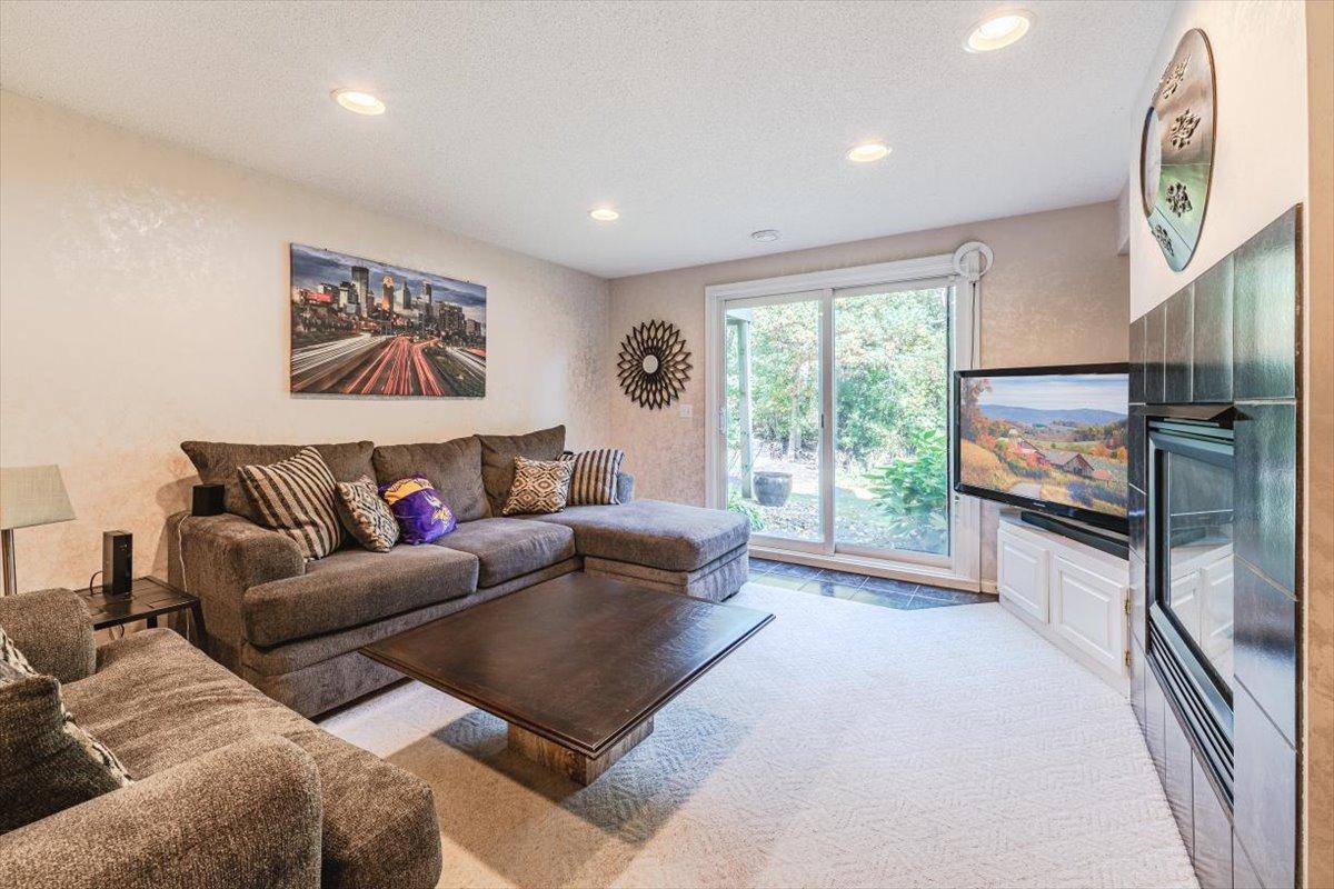 46-Family Room.jpg