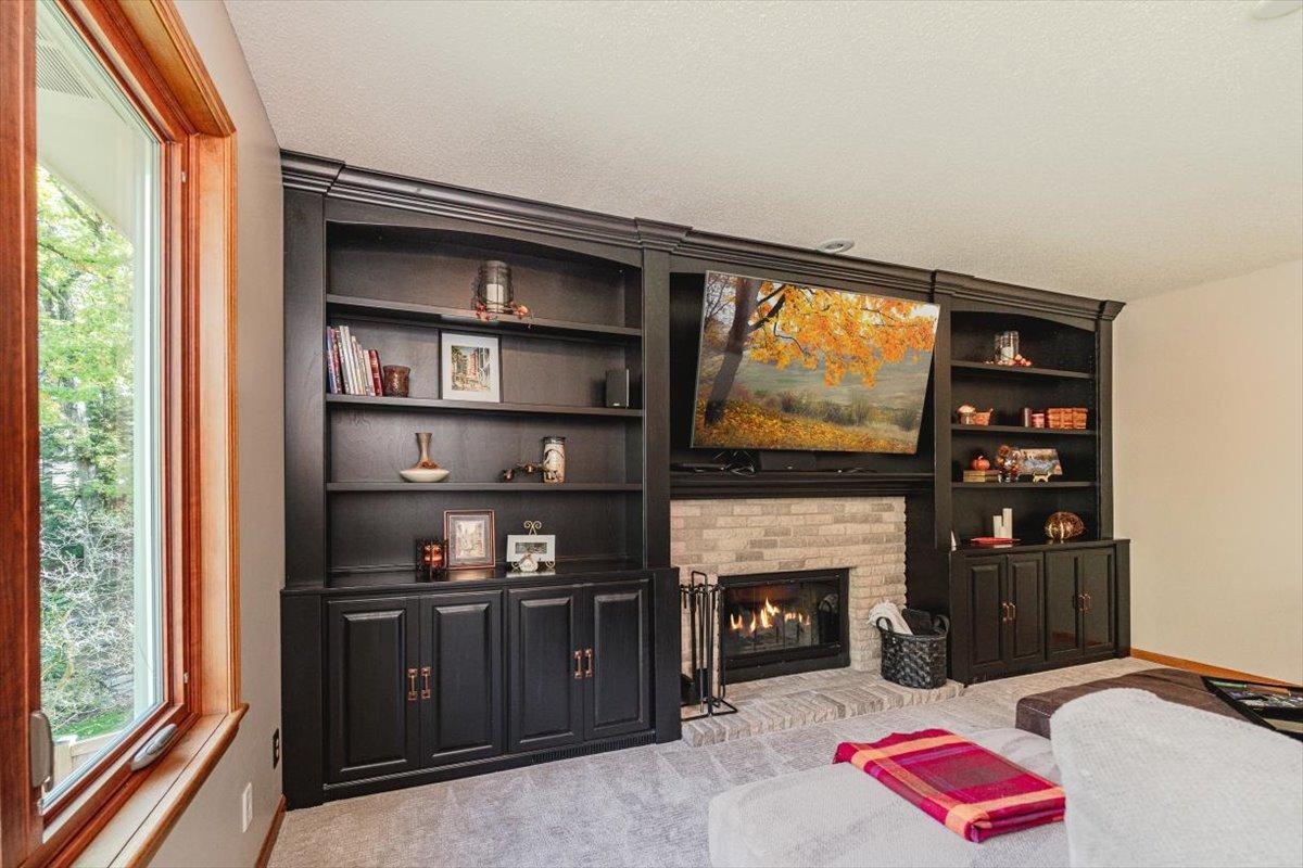 15-Living Room.jpg
