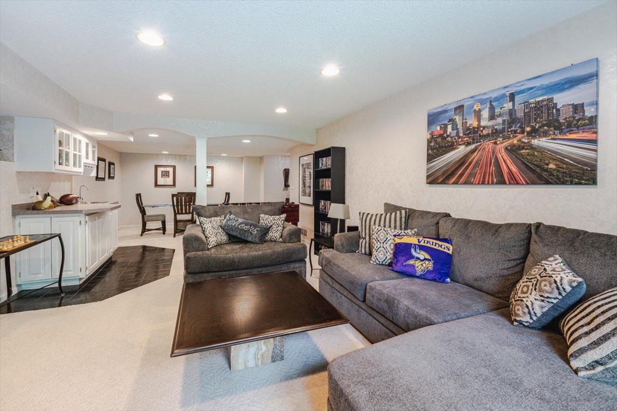 48-Family Room.jpg