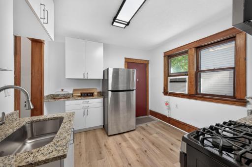 979 Saint Anthony Avenue, Saint Paul, MN 55104