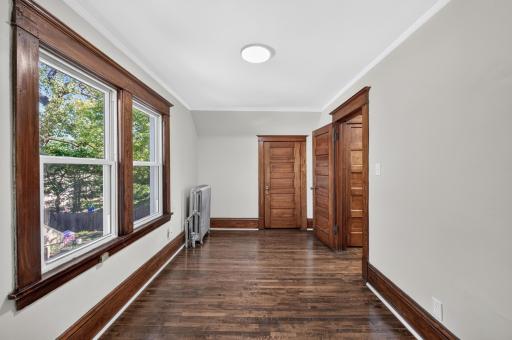 979 Saint Anthony Avenue, Saint Paul, MN 55104